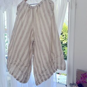 Beautiful wide leg linen Krista Larson  palazzo pants ! In great condition!